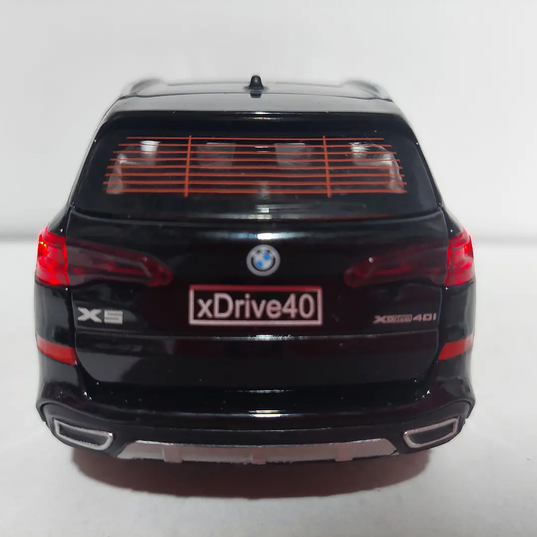 BMW X5 Negro marca Newao, Escala 1-32 LEDS 3