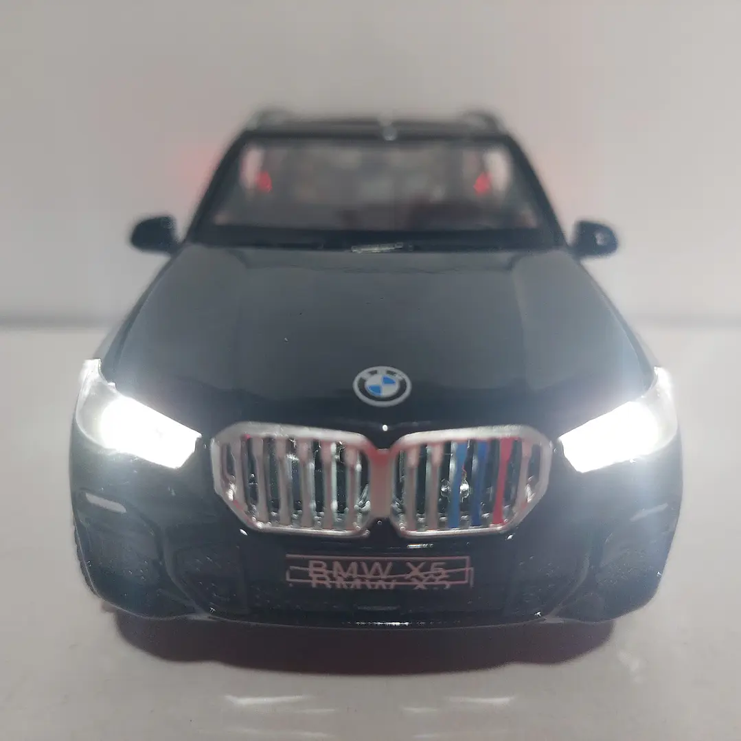 BMW X5 Negro marca Newao, Escala 1-32 LEDS 4