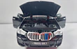 BMW X5 Negro marca Newao, Escala 1-32 LEDS