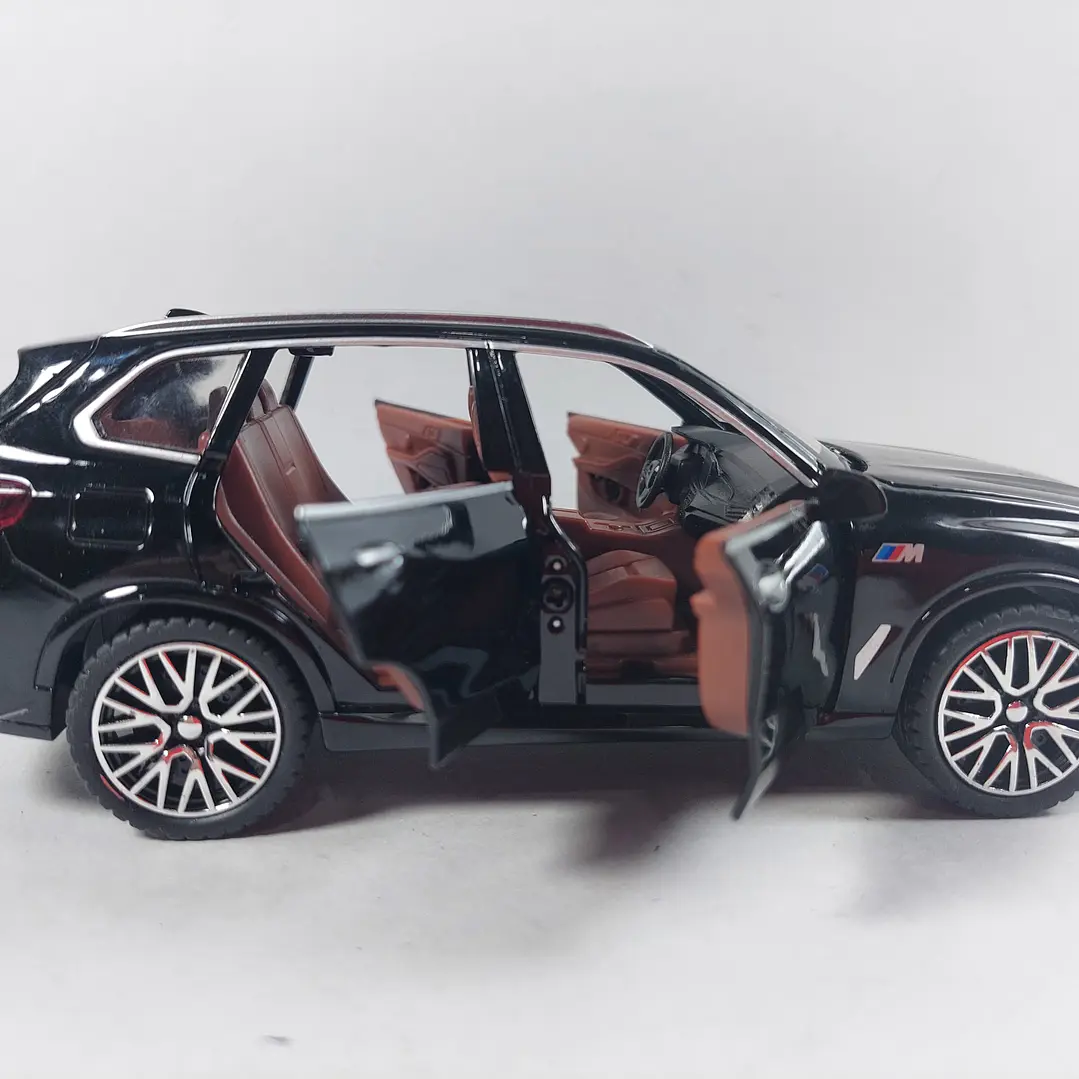 BMW X5 Negro marca Newao, Escala 1-32 LEDS 8