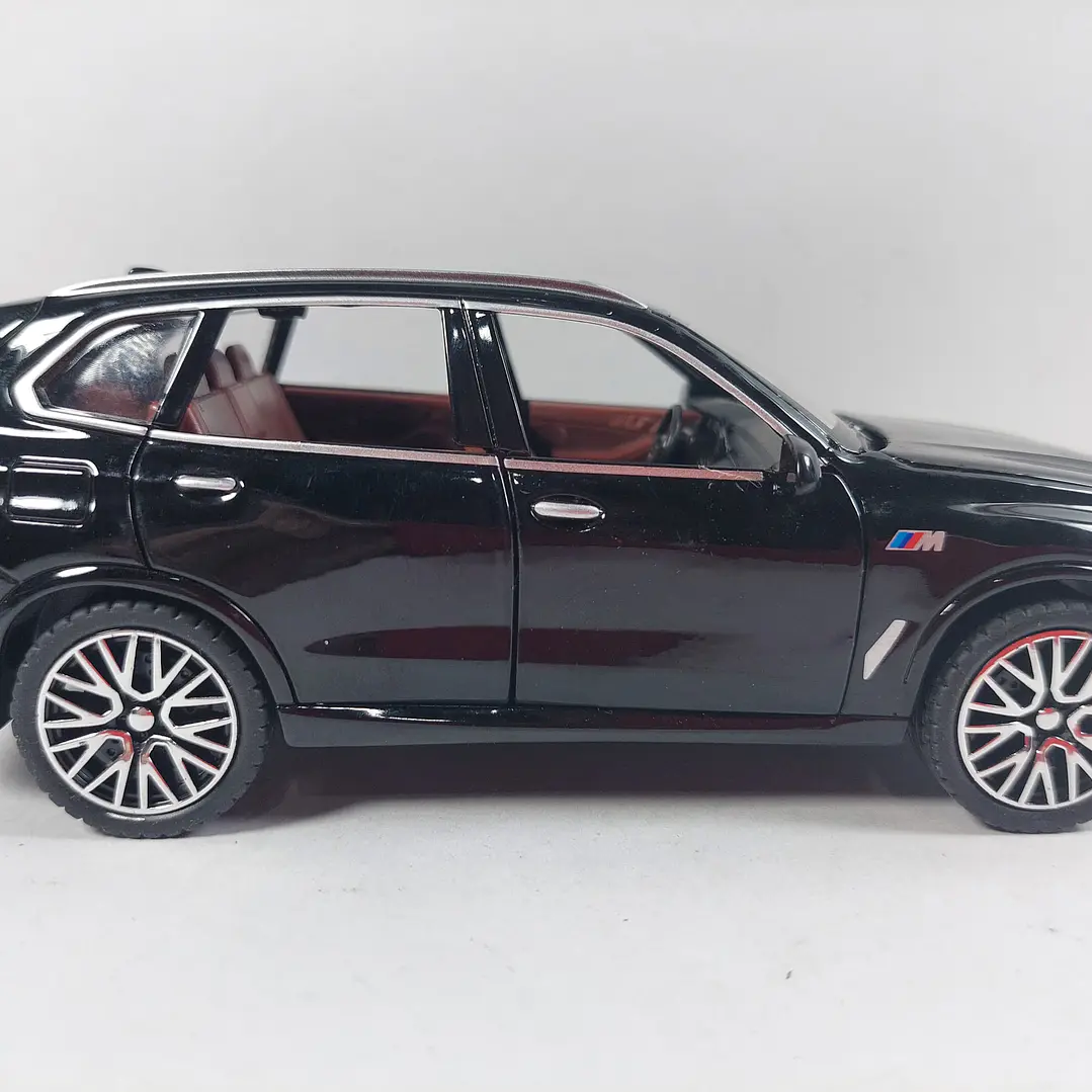 BMW X5 Negro marca Newao, Escala 1-32 LEDS 9