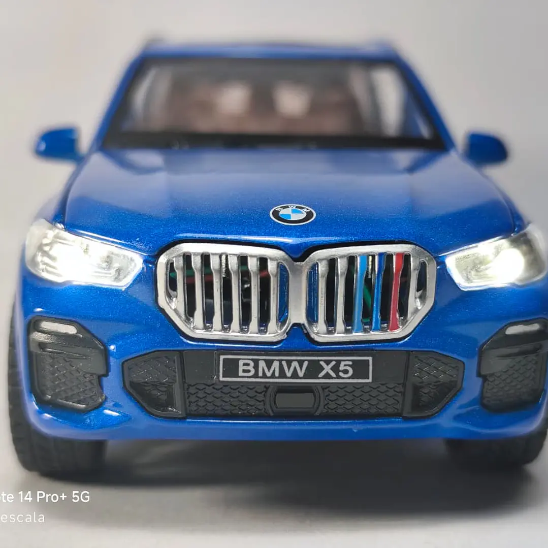 BMW X5 Azul marca Newao, Escala 1-32 LEDS 2
