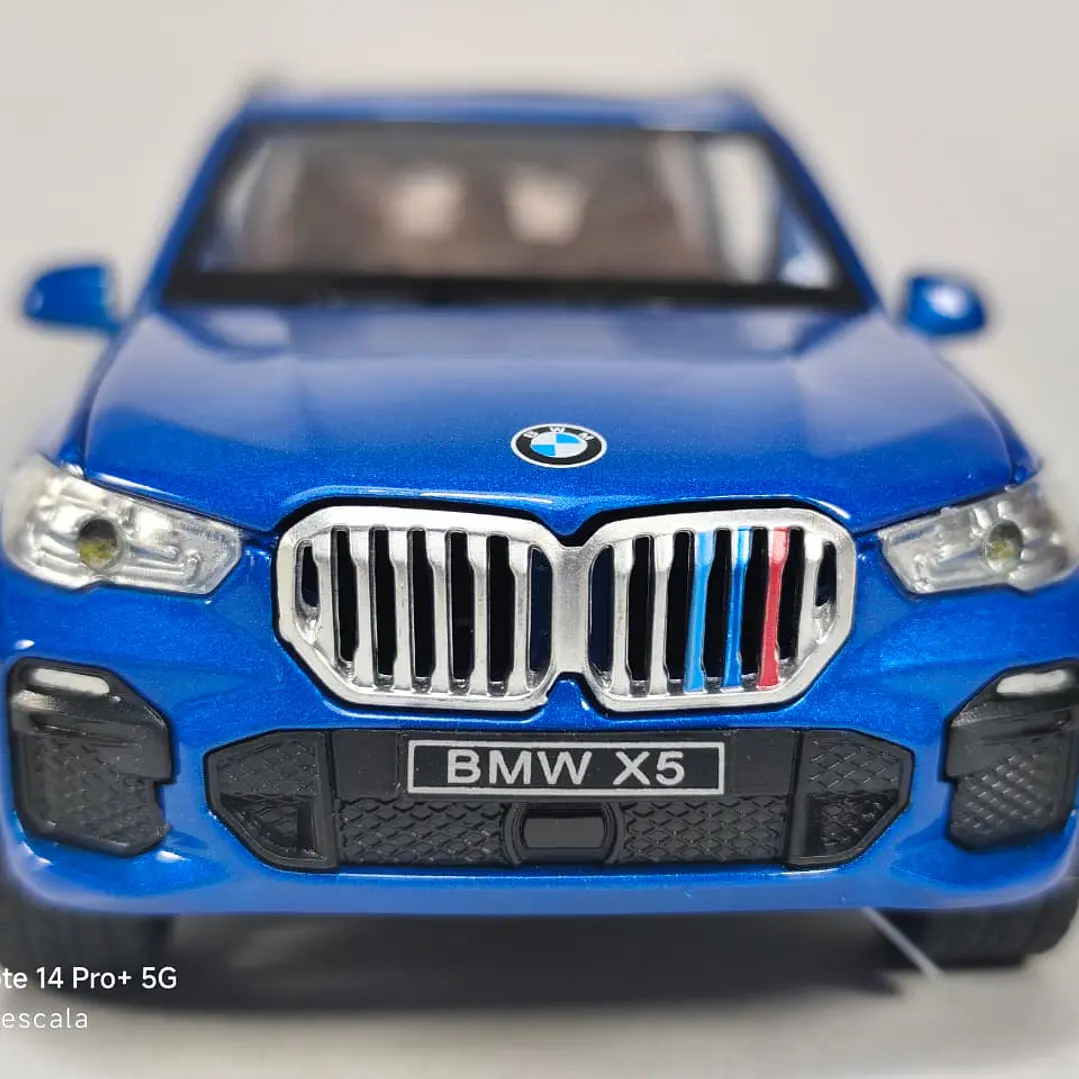 BMW X5 Azul marca Newao, Escala 1-32 LEDS 4