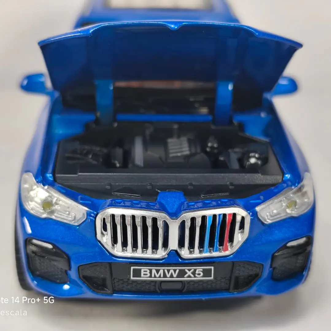 BMW X5 Azul marca Newao, Escala 1-32 LEDS 7