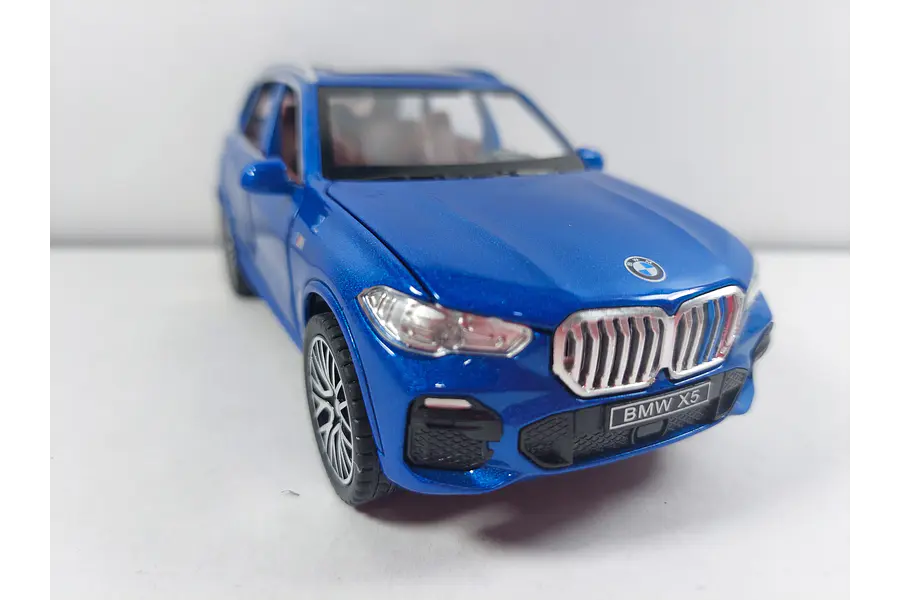 BMW X5 Azul marca Newao, Escala 1-32 LEDS