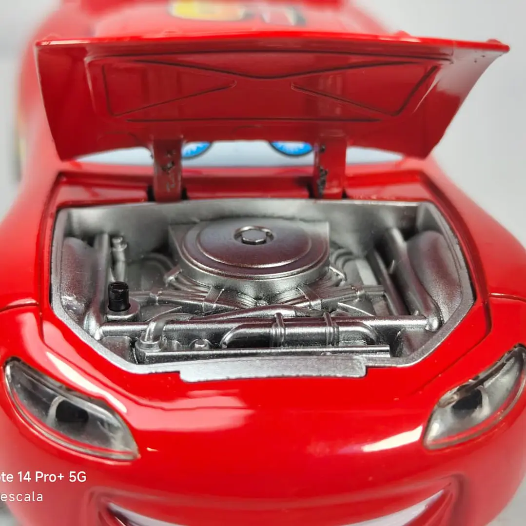 Rayo Mcqueen 1/32 Carro CON VAPOR SIMULANDO HUMO 4