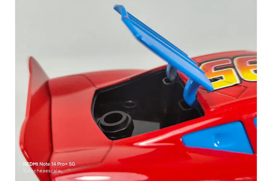 Rayo Mcqueen 1/32 Carro CON VAPOR SIMULANDO HUMO