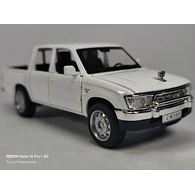 TOYOTA HILUX Doble Cabina ESCALA 1/32 Blanco