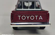 TOYOTA HILUX Doble Cabina ESCALA 1/32 vino tinto