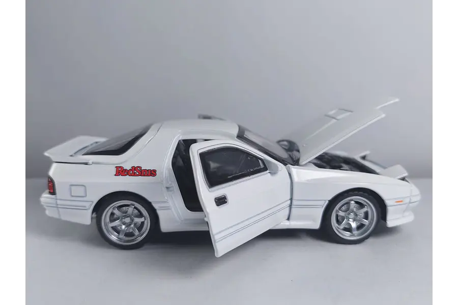 MAZDA RX7  Escala 1/32 LUCES LED MARCA CHI YUAN