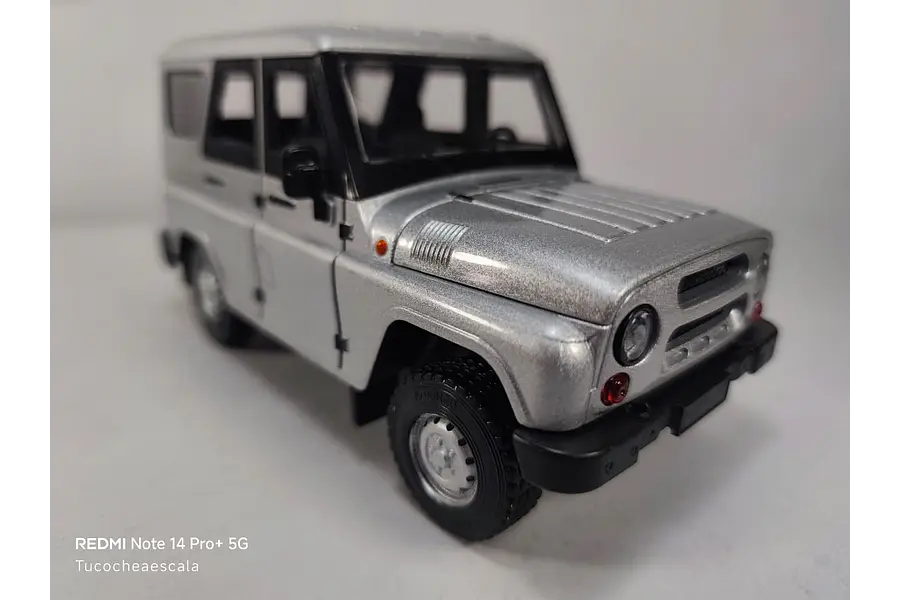 UAZ 469 ESCALA 1/24 Marca China 