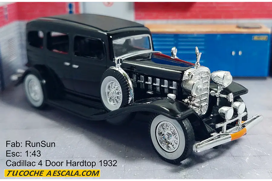 Cadillac 4 door Hard top 1932 ESCALA 1/43 marca Run Sun