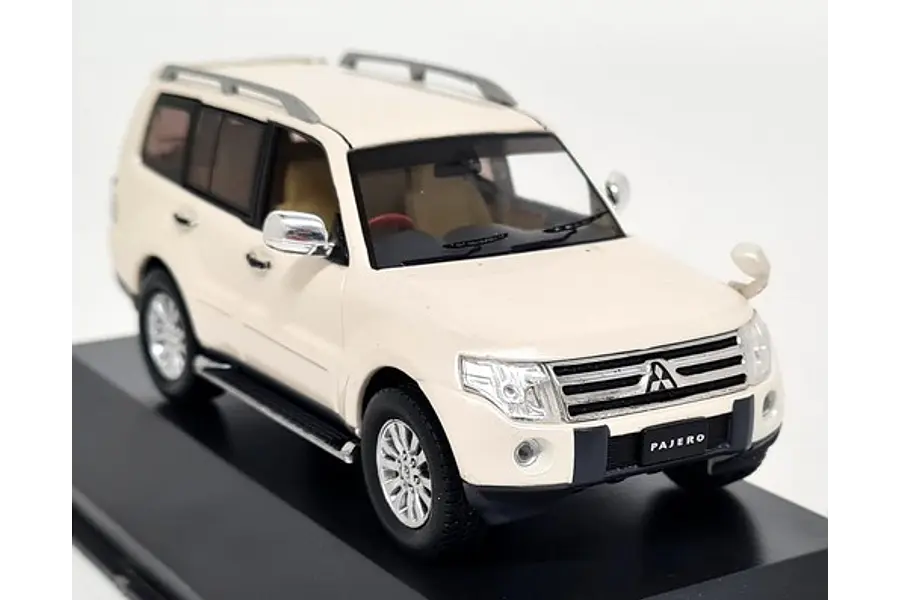 Mitsubishi Montero 4wd 2010, first 43, Escala 1-43