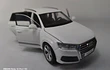 AUDI Q7 BLANCO, marca tayumo ,  1-32 LUCES LED