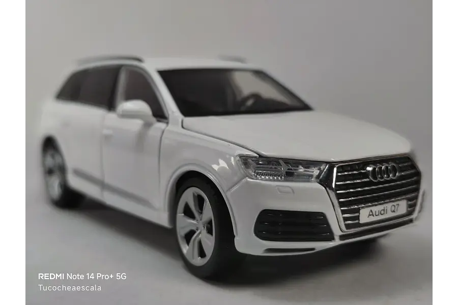 AUDI Q7 BLANCO, marca tayumo ,  1-32 LUCES LED