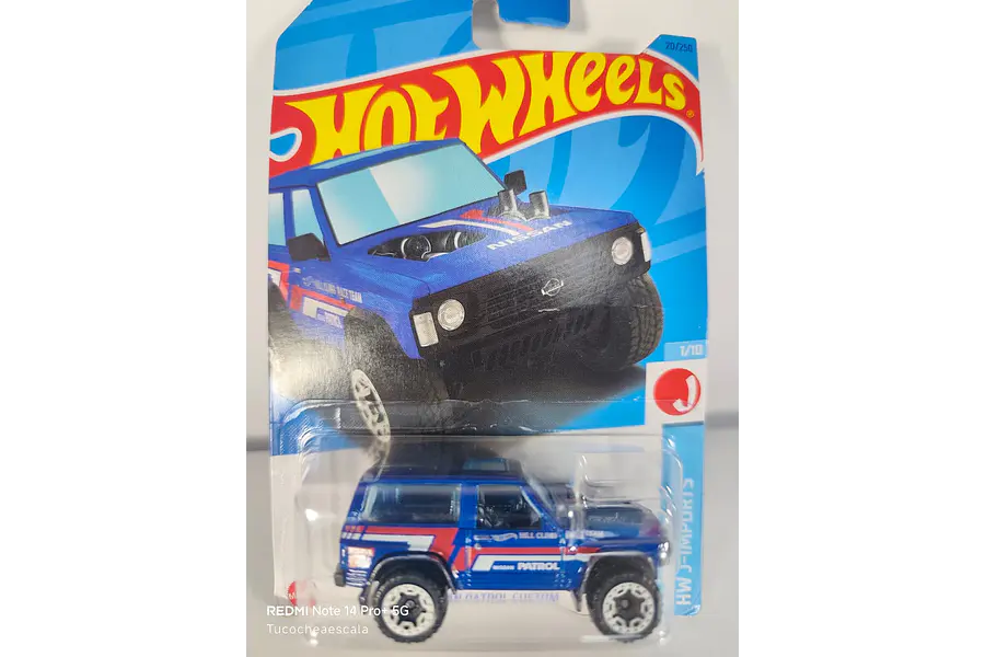 Nissan Patrol Custom azul, Hot Wheels, Escala 1-64