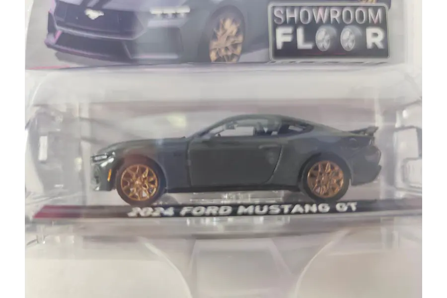 FORD MUSTANG GT 2024 Marca: GREENLIGHT 1/64
