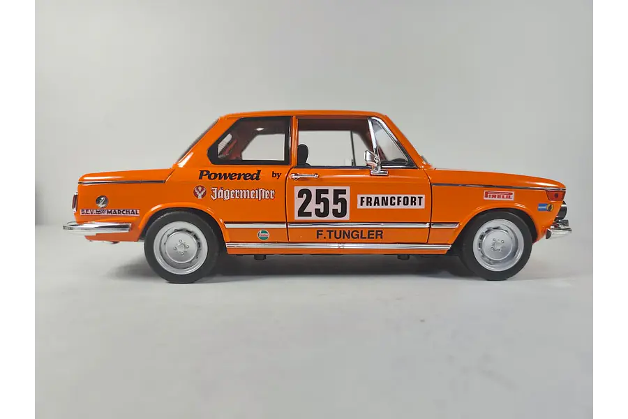 BMW 2002ti competicion Jinlifang  Escala 1-18 Naranja LEDS