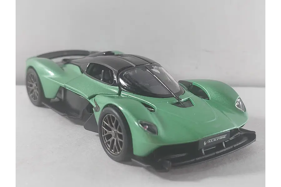 ASTON MARTIN VALKYRIE , Escala 1-24 marca China 