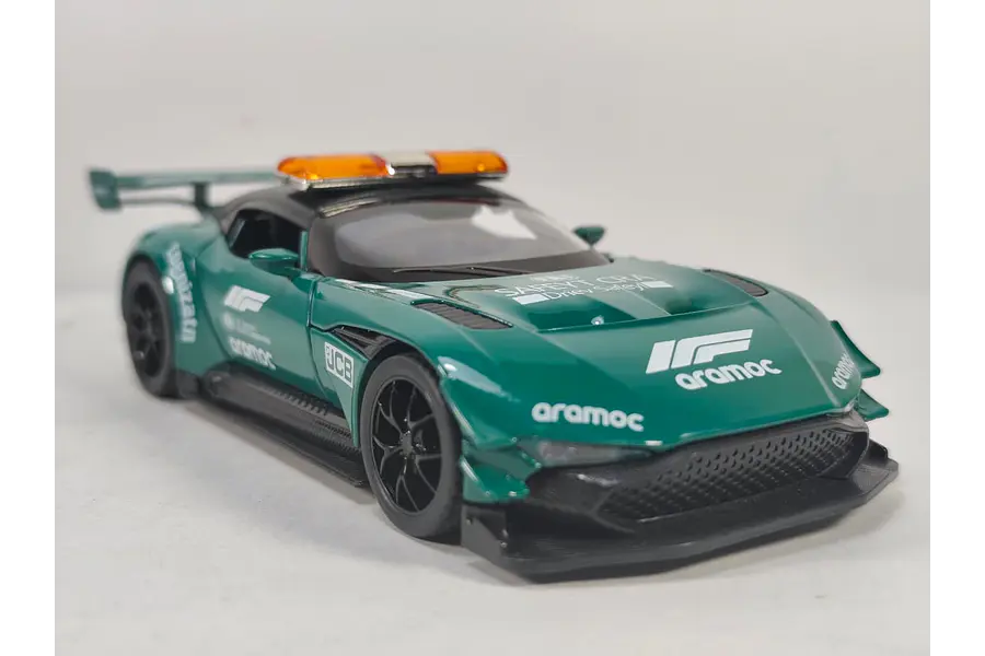 Aston Martin Vantage GT8 1/32 marca china 