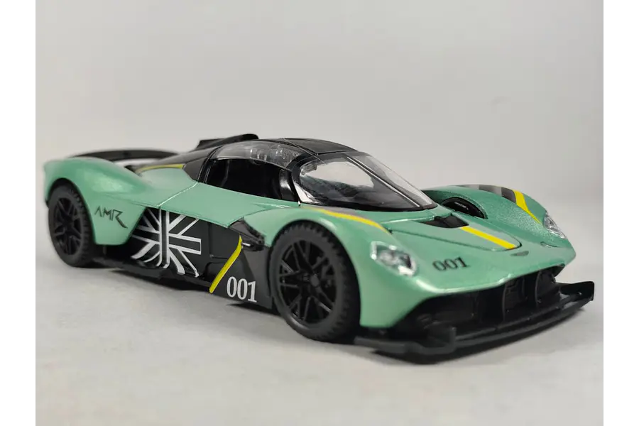 ASTON MARTIN VALKYRIE , Escala 1-32 marca China 