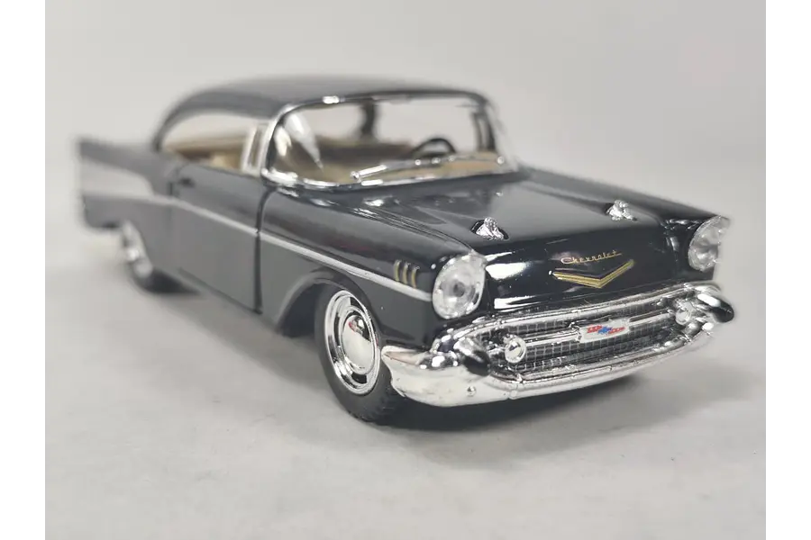 Chevrolet Belair negro 1957 A Escala 1/36 Kinsmart