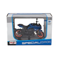 Moto Suzuki KATANA con BASE, Escala 1/18 MAISTO