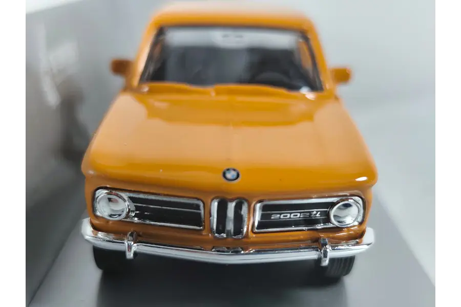 BMW 2002ti, Welly, Escala 1-36 NARANJA