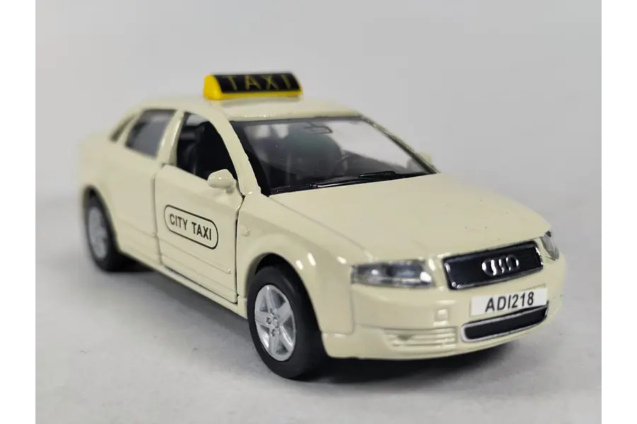 AUDI A4 taxi berlin MARCA: WELLY ESCALA 1/36 