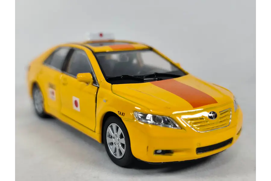Toyota Camry taxi, marca welly, Escala 1-36