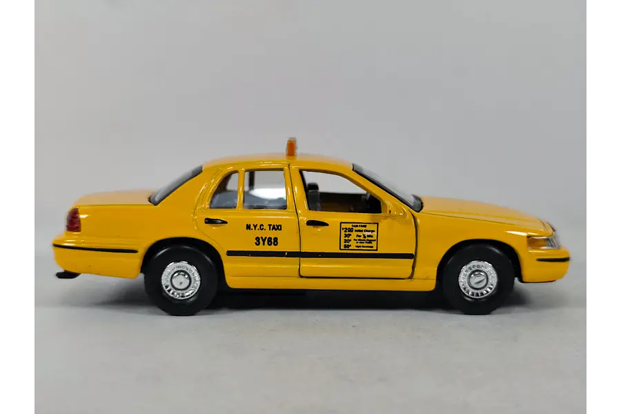 Ford Crown victoria taxi , welly Escala 1-36