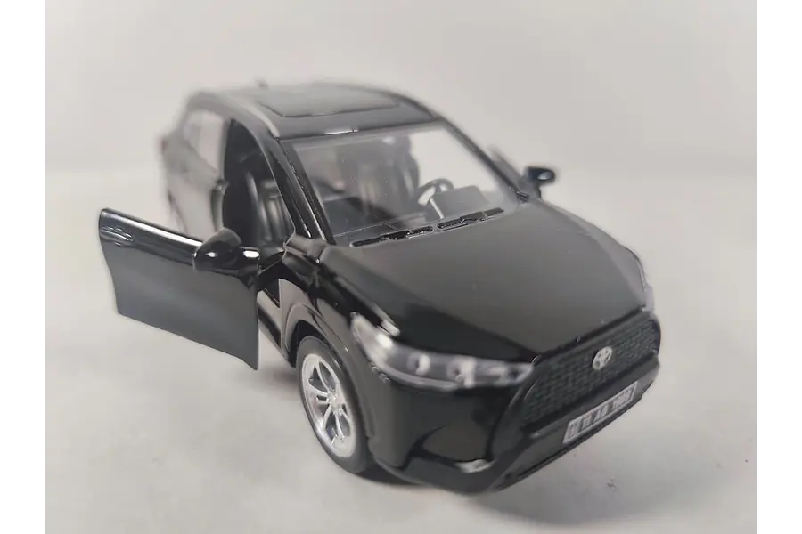 TOYOTA COROLLA CROSS ESCALA 1/36 NEGRO