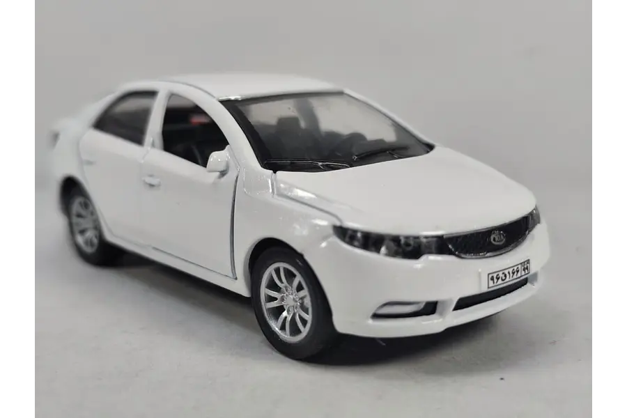 Kia Cerato BLANCO , Escala 1/36 MARCA CHINA LED