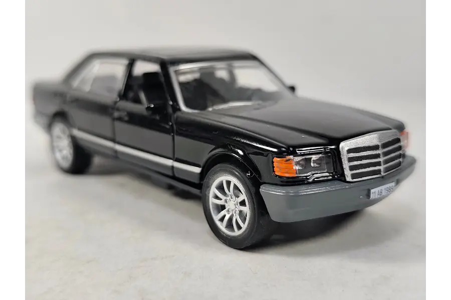 Mercedes Benz W126 560 SEL Negro Escala 1/36 Marca China 