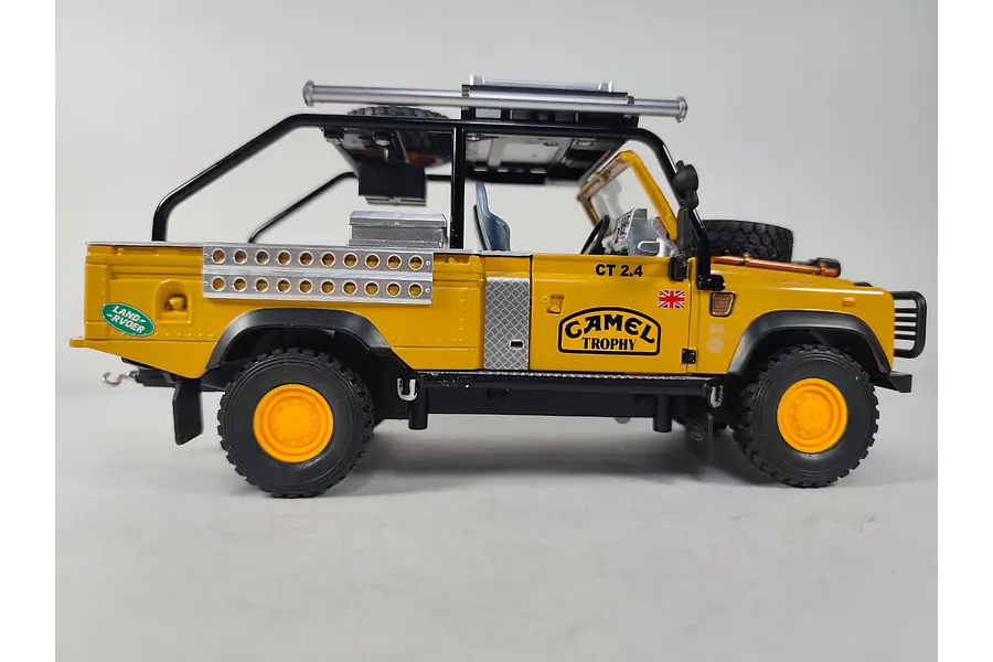 Land Rover Defender Camel , Escala 1/24, MARCA JINLI FANG