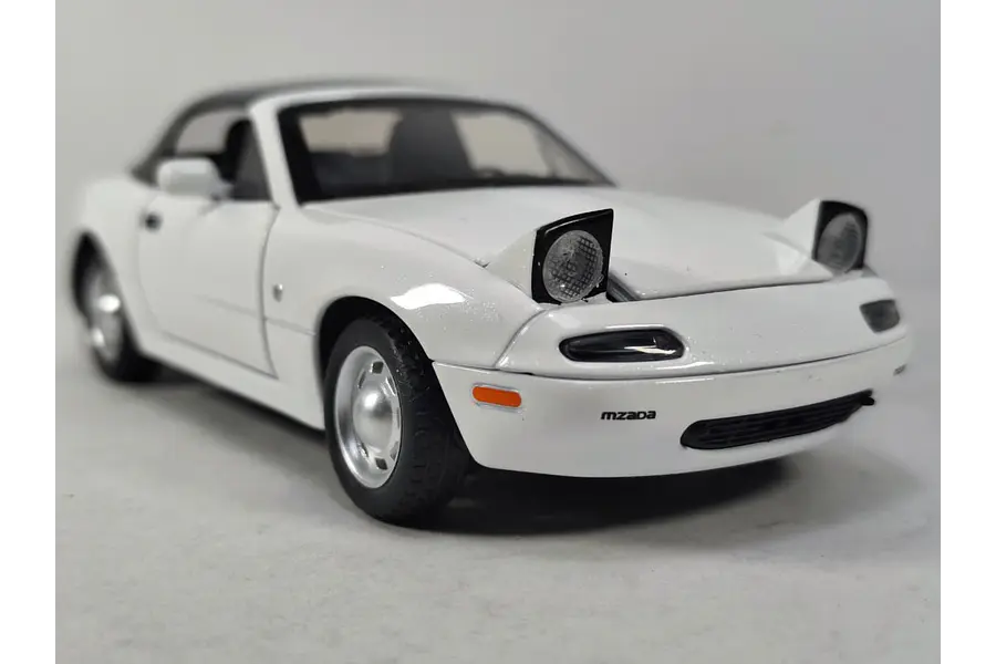 Mazda MX5 miata  BLANCO Escala 1-24 MARCA CHINA 