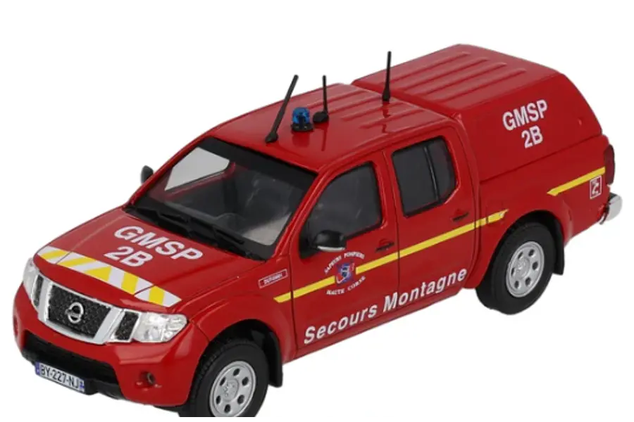 NISSAN NAVARA BOMBEROS ESCALA 1/43 MARCA IXO