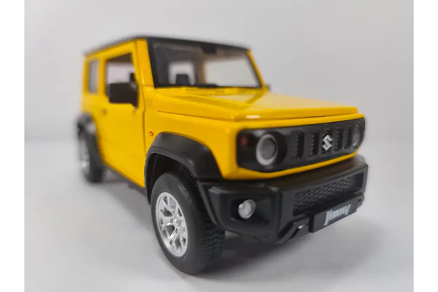 SUZUKI JIMNY AMARILLO MARCA QY TOYS ESCALA 1-24 LUCES LED