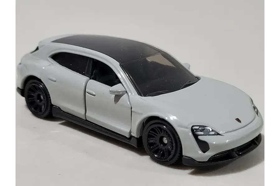 PORSCHE TAYCAN , ESCALA 1/64, MARCA MATCHBOX
