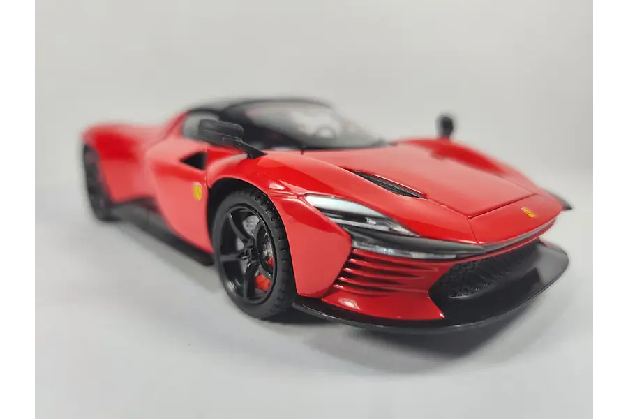 FERRARI DAYTONA SP3 , ESCALA 1/24, MARCA CHINA  , LUCES LED 