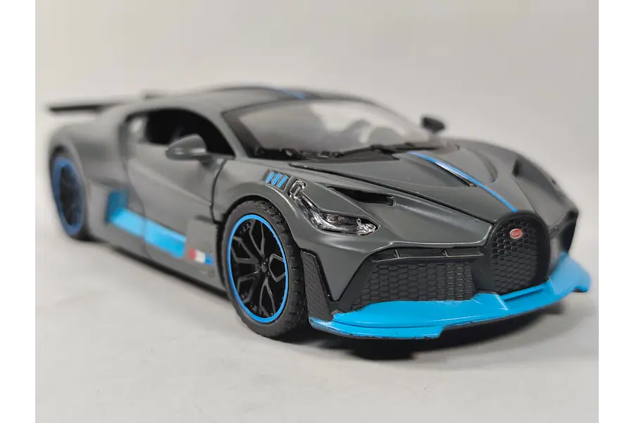 BUGATTI DIVO, Escala 1:32, Marca NEWAO