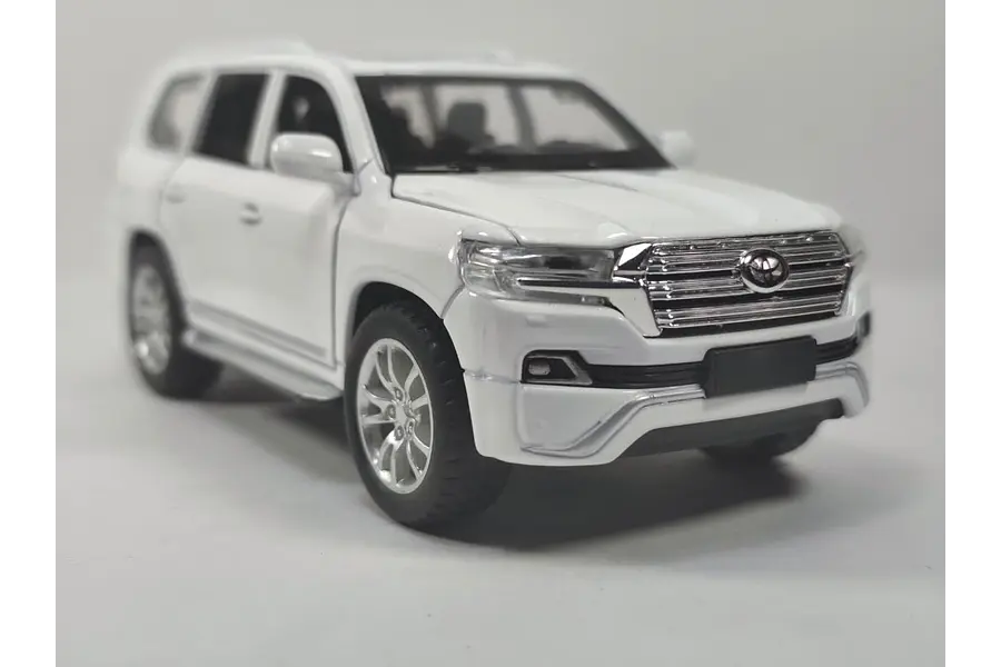 Toyota Land Cruiser 200 BLANCA, Escala 1/32 Marca: CHE ZHI