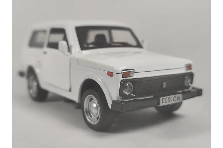 Lada Niva 2121, Blanco Chino, Escala 1:32