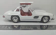 Mercedes Benz 300 SL blanco 1/24 Marca China LEDS