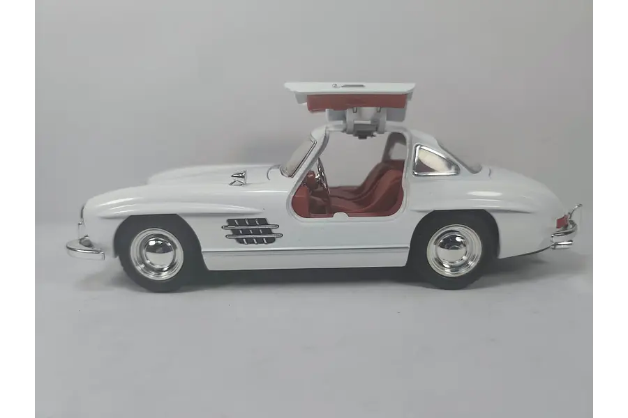 Mercedes Benz 300 SL blanco 1/24 Marca China LEDS