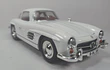 Mercedes Benz 300 SL blanco 1/24 Marca China LEDS