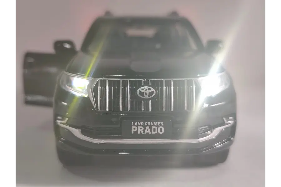 TOYOTA PRADO NEGRA ESCALA 1/32 MARCA HOACHI LEDS