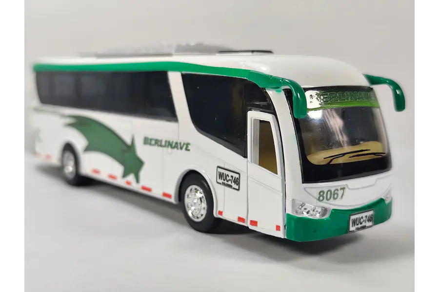 Bus Marcopolo BERLINAS DEL FONCE escala 1/87 marca Kinsmart