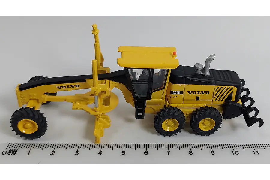 VOLVO G940 MOTONIVELADORA 1-87 MARCA IXO