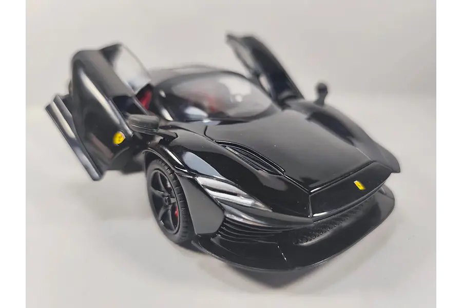 FERRARI DAYTONA SP3 NEGRO ,1/24, MARCA CHINA  ,LED S